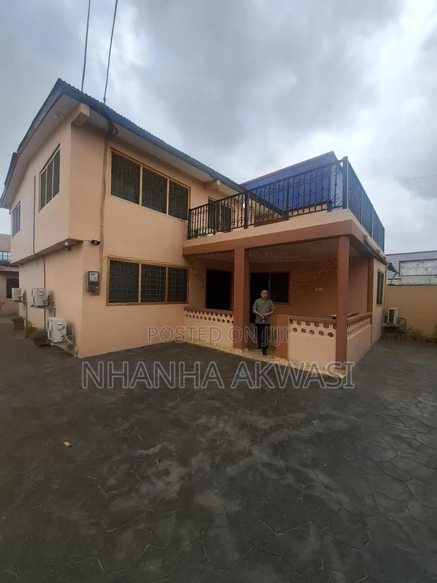 4bdrm House in Community 9 Tema for rent · Photo 3