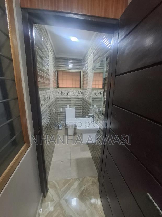 4bdrm House in Community 9 Tema for rent · Photo 5