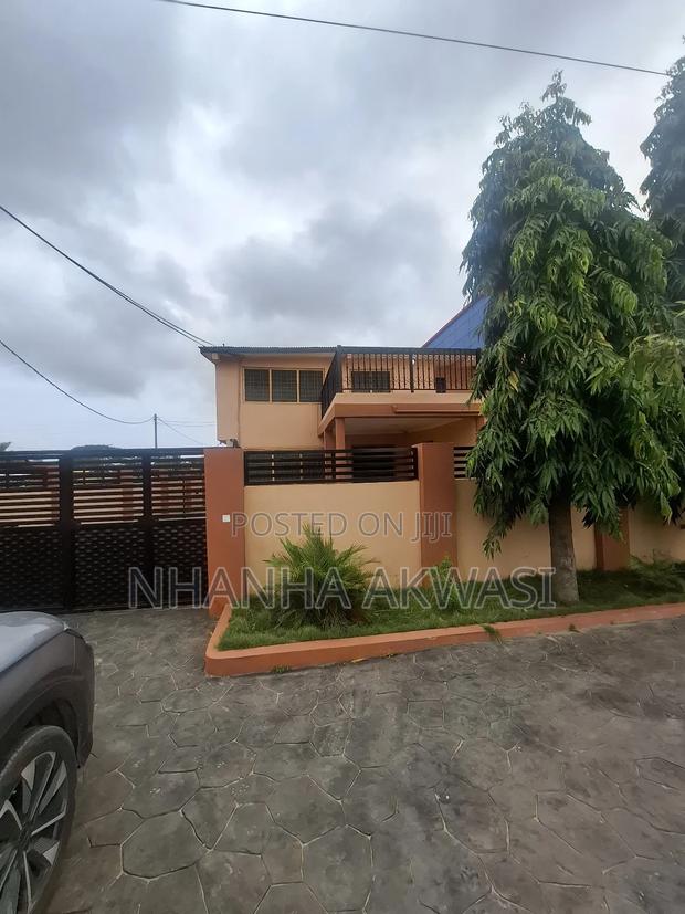4bdrm House in Community 9 Tema for rent · Photo 6