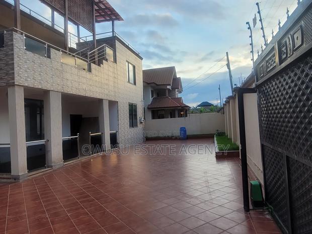 8bdrm House in Kantinkyiren, Kumasi Metropolitan for sale · Photo 2