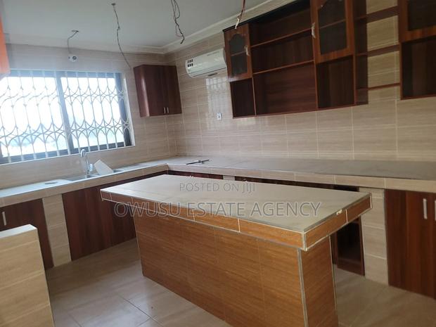 8bdrm House in Kantinkyiren, Kumasi Metropolitan for sale · Photo 8