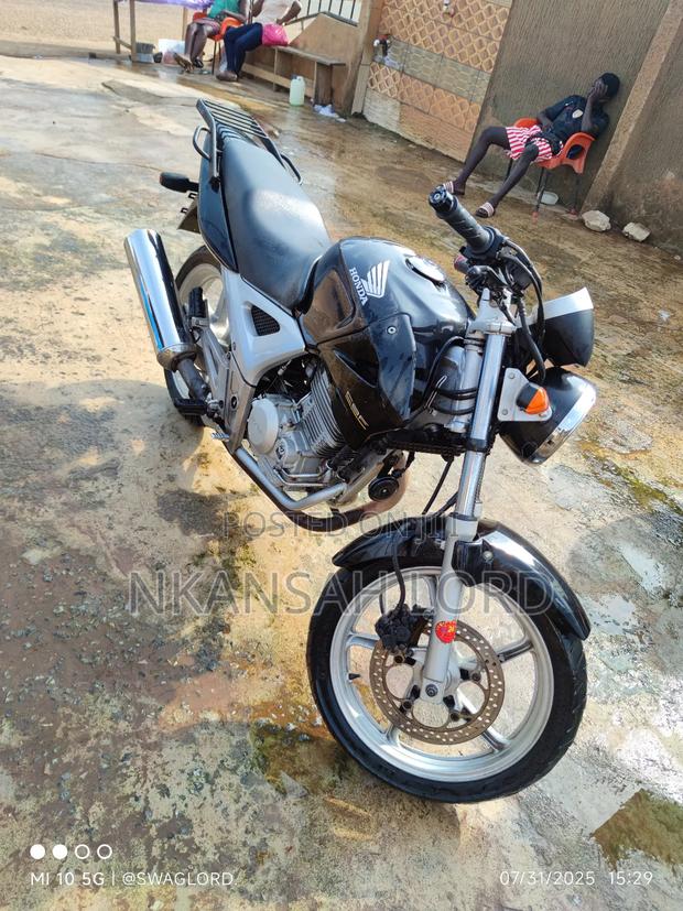 Honda CB 2018 Black · Photo 1