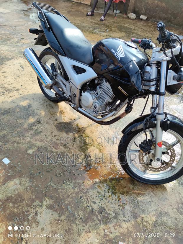 Honda CB 2018 Black · Photo 2