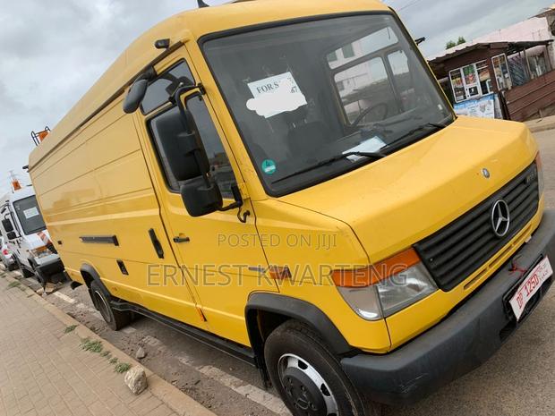 Mercedes-Benz T2 2001 Yellow · Photo 1