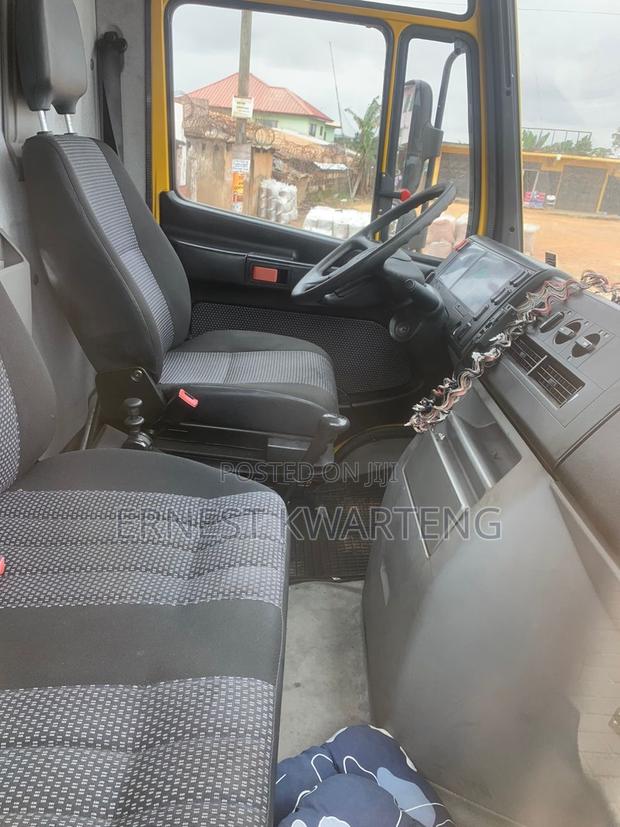 Mercedes-Benz T2 2001 Yellow · Photo 2