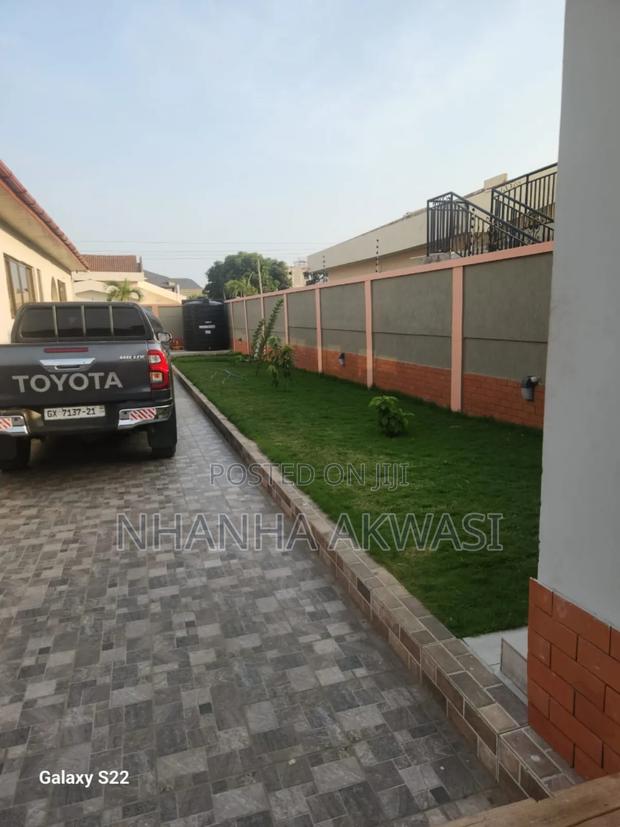 Furnished 4bdrm House in Community12, Tema Metropolitan for rent · Photo 3