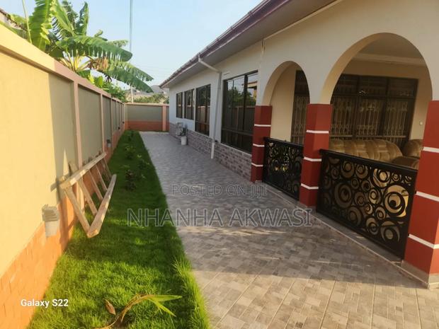 Furnished 4bdrm House in Community12, Tema Metropolitan for rent · Photo 4