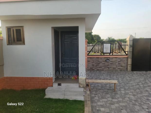 Furnished 4bdrm House in Community12, Tema Metropolitan for rent · Photo 5