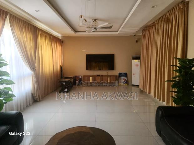 Furnished 4bdrm House in Community12, Tema Metropolitan for rent · Photo 7