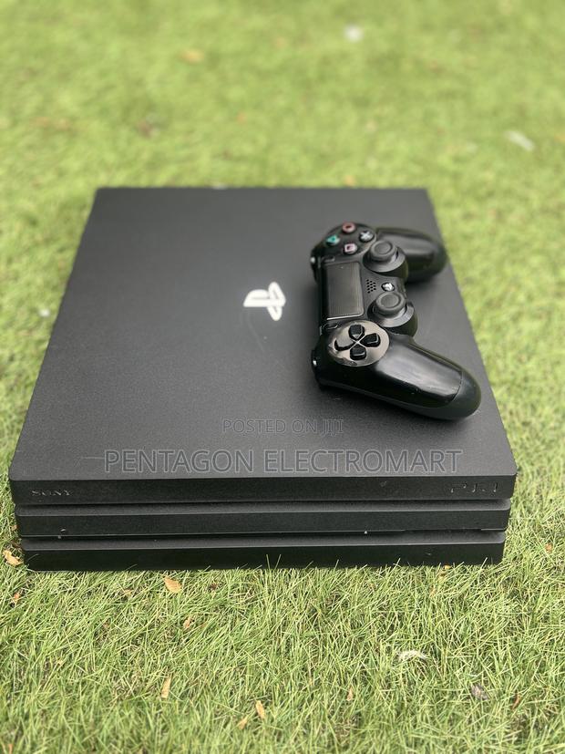 Playstation 4 Pro ( Read the Description) · Photo 2
