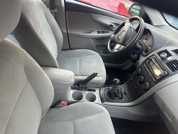 Toyota Corolla 2013 Black · Photo 4