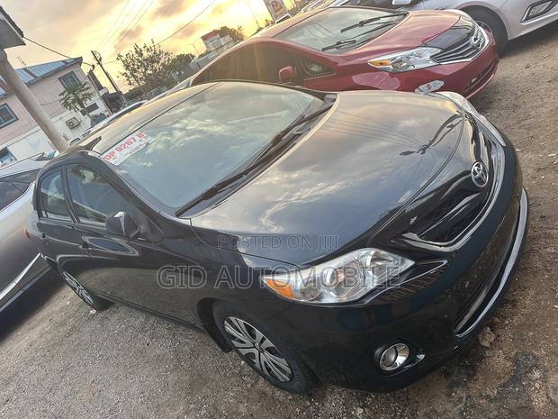 Toyota Corolla 2013 Black · Photo 3
