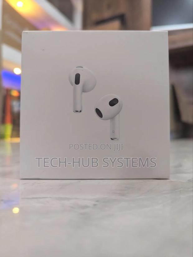Air Pods 3rd Gen With Lightning Charging Case · Photo 1
