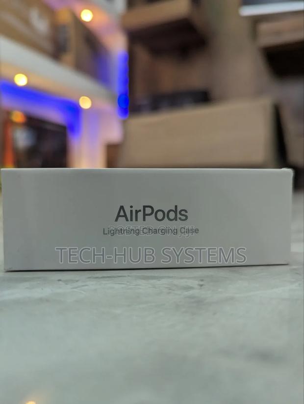 Air Pods 3rd Gen With Lightning Charging Case · Photo 3