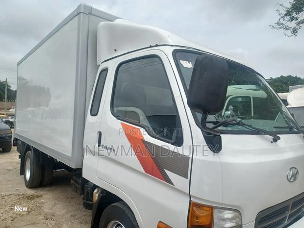 Hyundai Mighty Container · Photo 3