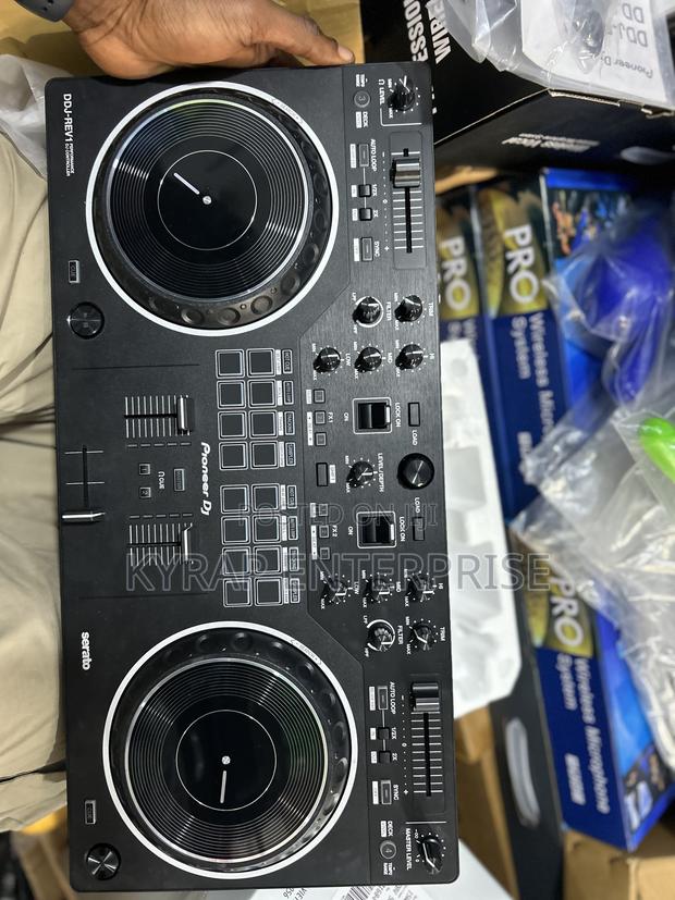 Pioneer DDJ-Rev 1 Controller · Photo 5