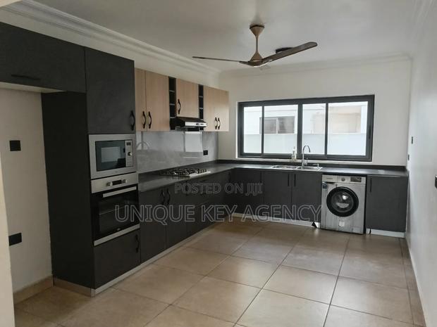 2bdrm Apartment in Unique Key Agency, Manet Court for rent · Photo 2