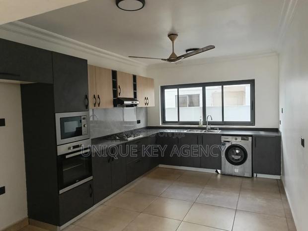 2bdrm Apartment in Unique Key Agency, Manet Court for rent · Photo 6