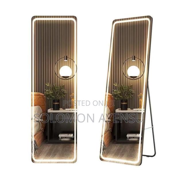 Quality Decorative Mirror With Light Inside · Photo 1