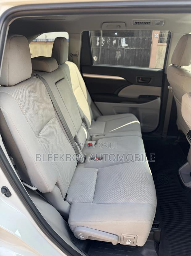 Toyota Highlander 2019 White · Photo 8