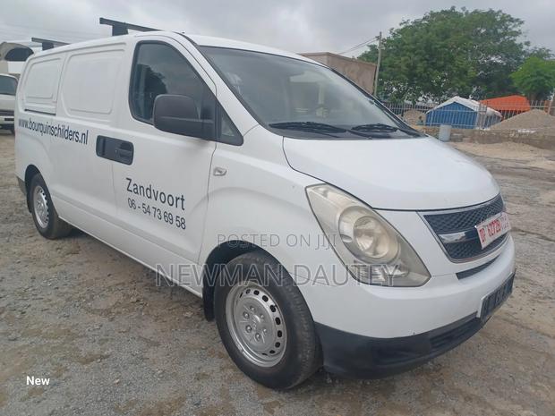 Hyundai H1 2009 White · Photo 1