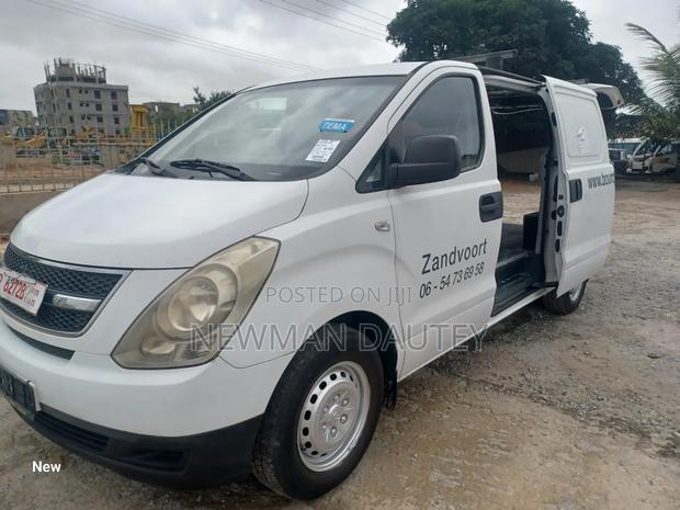 Hyundai H1 2009 White · Photo 3