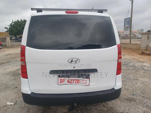 Hyundai H1 2009 White · Photo 4