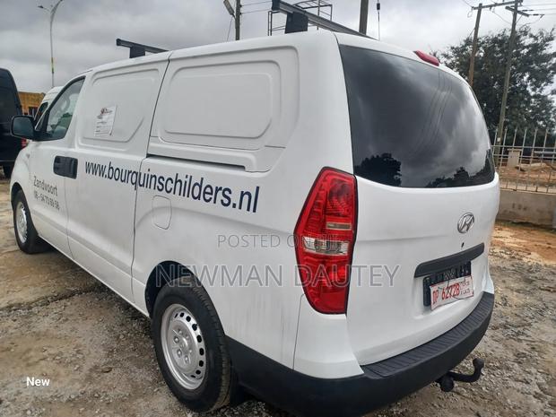 Hyundai H1 2009 White · Photo 5