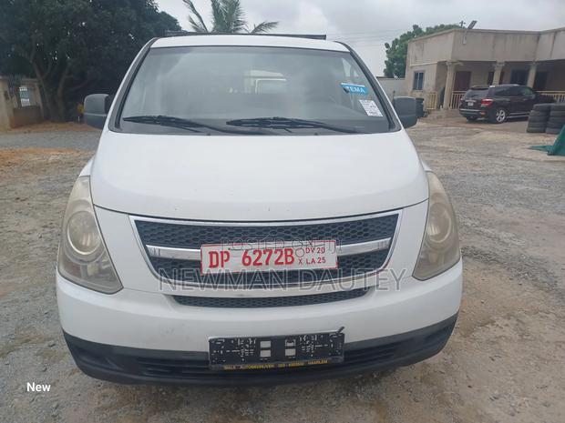 Hyundai H1 2009 White · Photo 6
