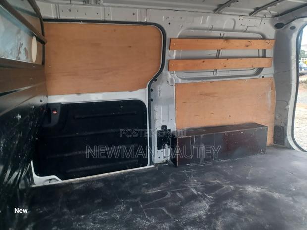 Hyundai H1 2009 White · Photo 7
