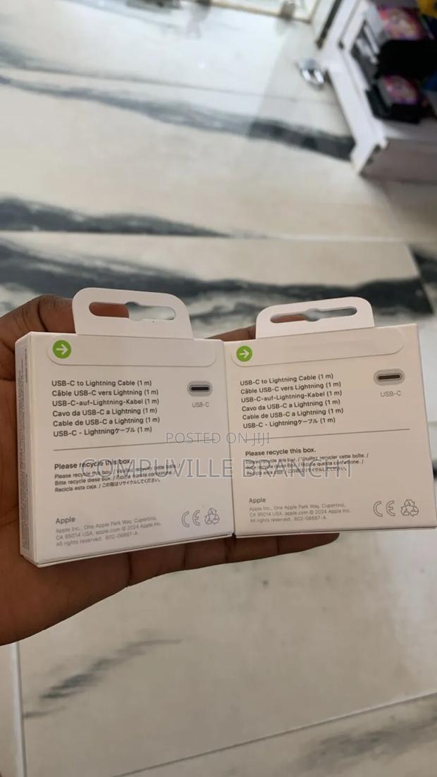 Apple Usb-C Lightning Cable · Photo 2