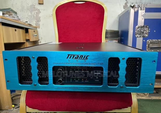 Titanic Usa Au-2000 High Efficiency Stereo Power Amplifier. · Photo 1