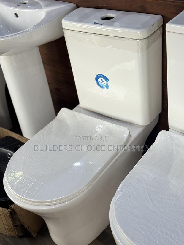 Close Couple Water Closet (Slim ) · Photo 1