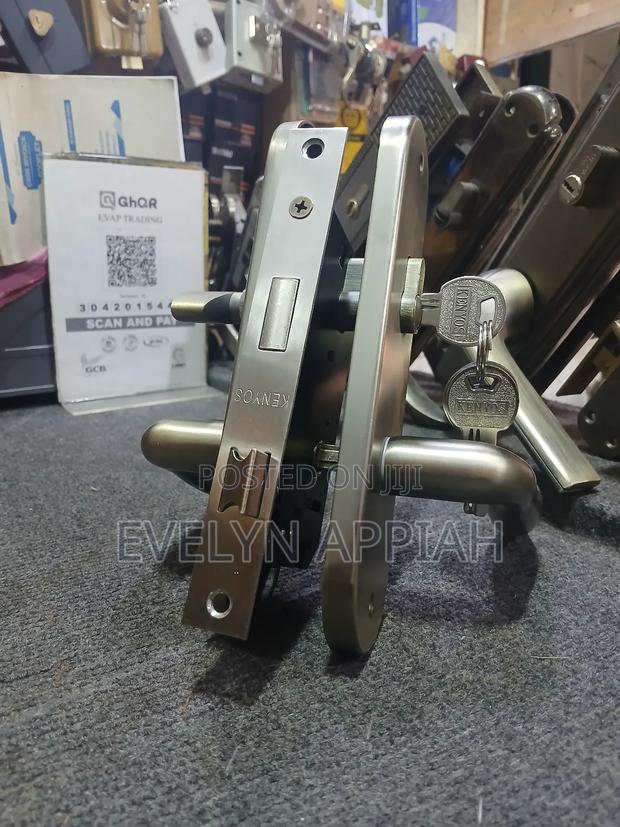 Kenyos Toilet Lock · Photo 2