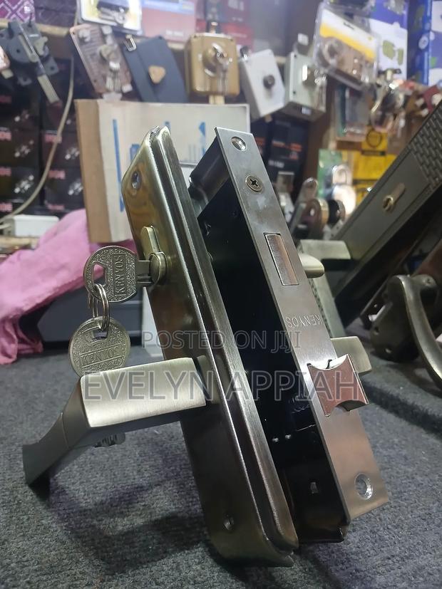 Kenyos Toilet Lock · Photo 4