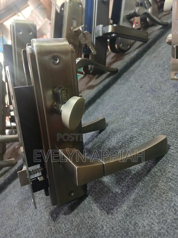 Kenyos Toilet Lock · Photo 5