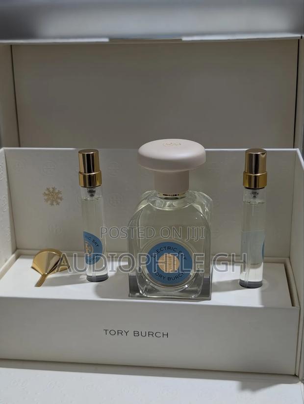 Tory Burch Electric Sky Charm Eau De Parfum Gift Set 110ml · Photo 4