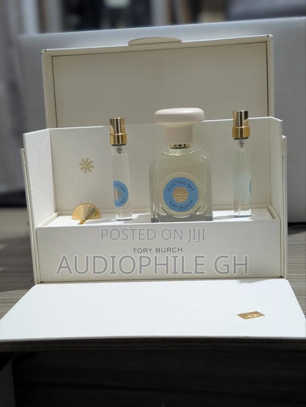 Tory Burch Electric Sky Charm Eau De Parfum Gift Set 110ml · Photo 5