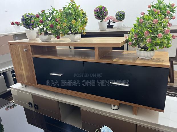 1.4m Extendable Tv Stand · Photo 1