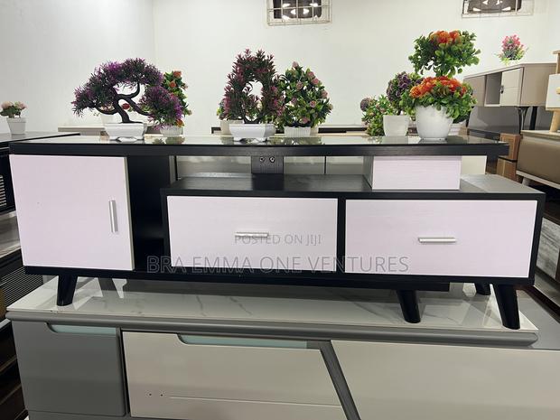 1.4m Extendable Tv Stand For With Drawers · Photo 1