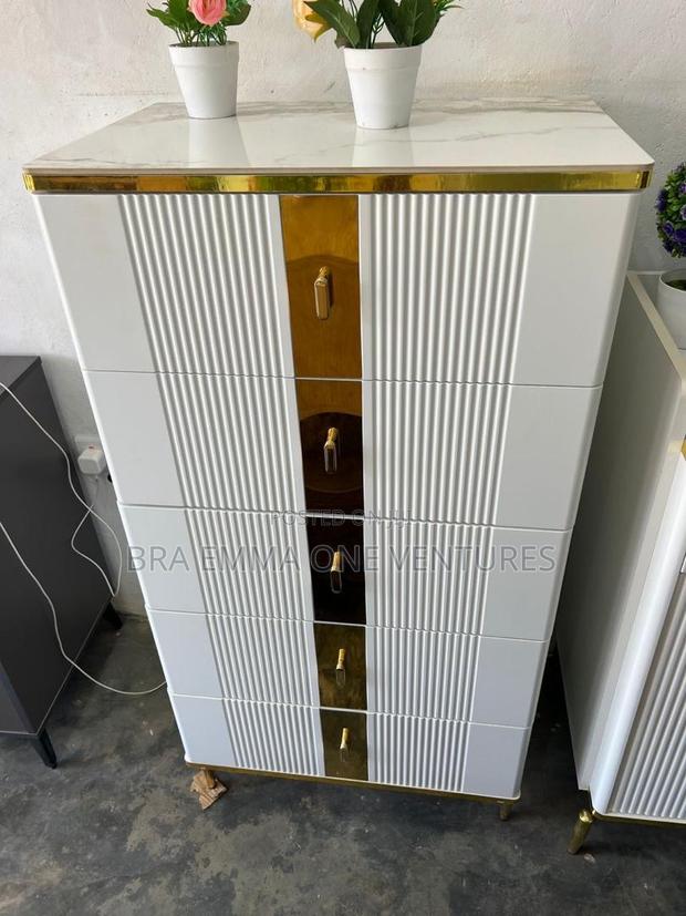 Chest Drawers Console · Photo 1