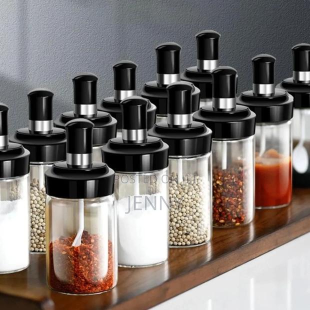 Classic Spices Jar With Spoon · Photo 1