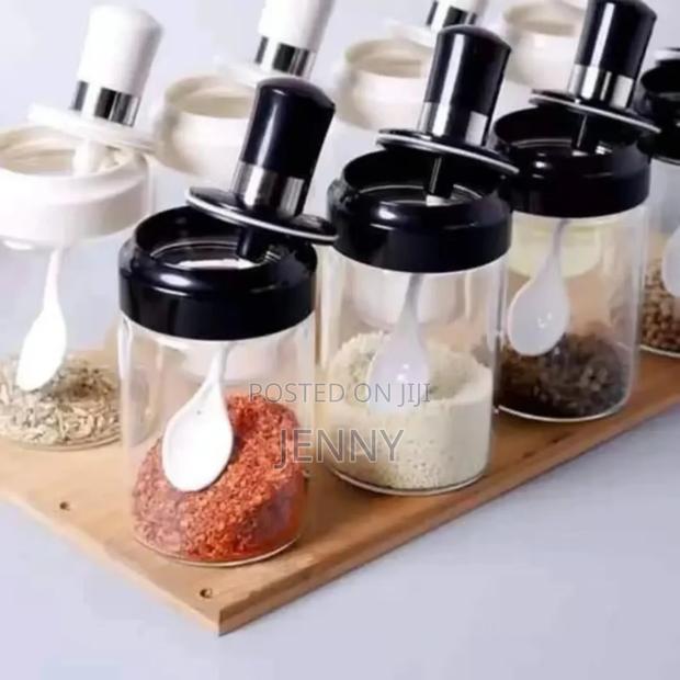 Classic Spices Jar With Spoon · Photo 2