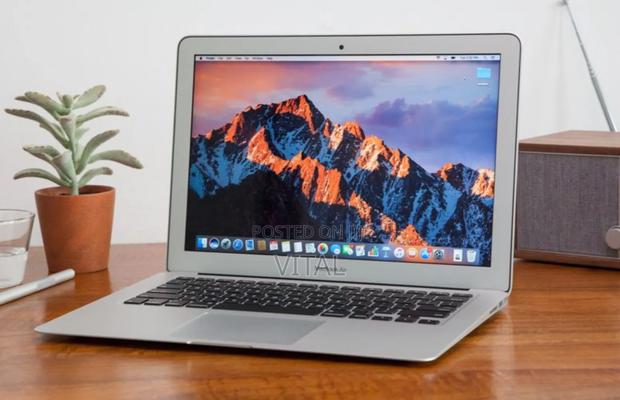 Laptop Apple MacBook Air 2017 8GB Intel Core i5 SSD 256GB · Photo 1