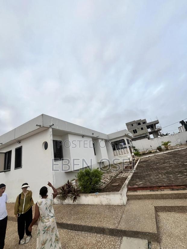 4bdrm House in Dansoman for rent · Photo 8