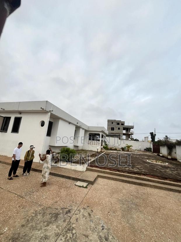 4bdrm House in Dansoman for rent · Photo 1