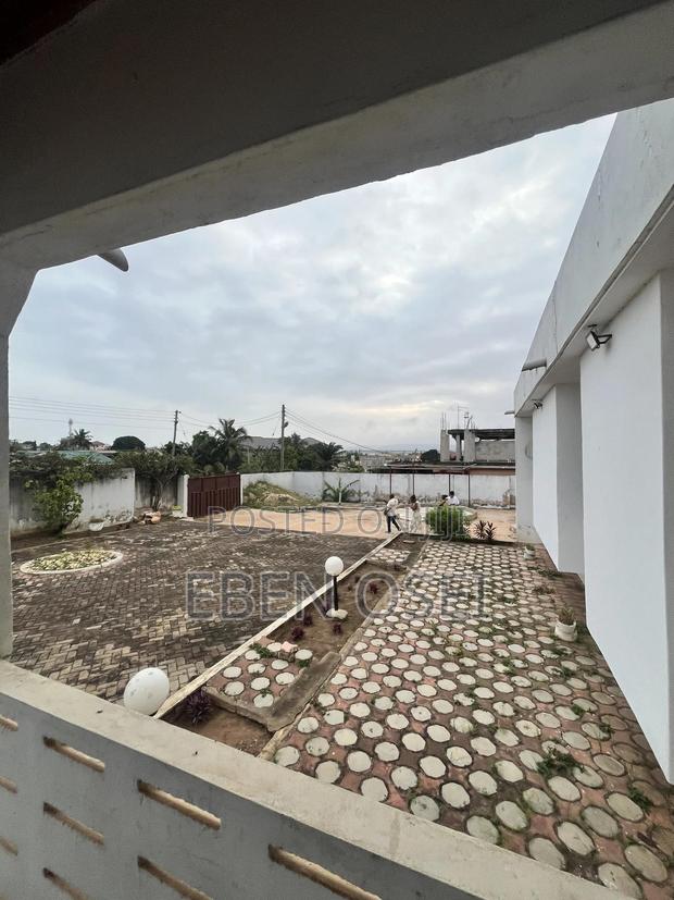 4bdrm House in Dansoman for rent · Photo 3