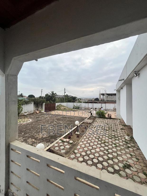 4bdrm House in Dansoman for rent · Photo 2