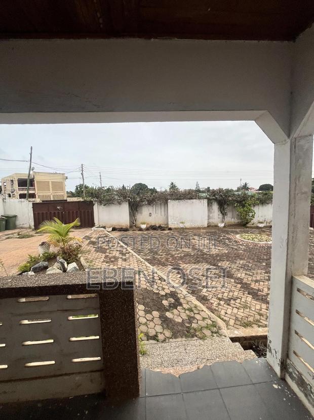 4bdrm House in Dansoman for rent · Photo 4