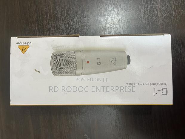 Berinhger C-1 Condenser Studio Microphone · Photo 1